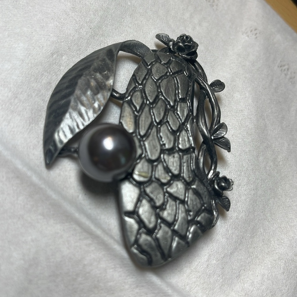 Brooches - Picture 4 of 5